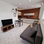 Maison Ping ,en Face Des Arenes *