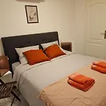 Maison Ping ,en Face Des Arenes *