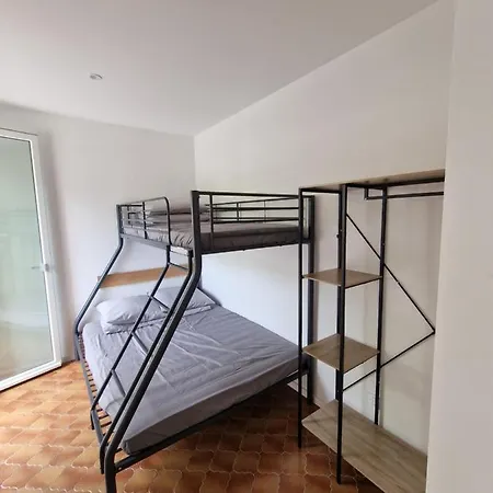 Maison Ping ,en Face Des Arenes
