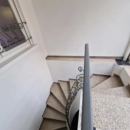 Appartement Maison Ping ,en Face Des Arenes *