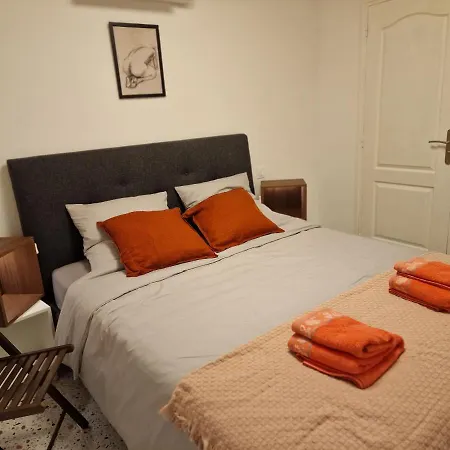 Maison Ping ,en Face Des Arenes *