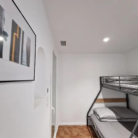 Maison Ping ,en Face Des Arenes