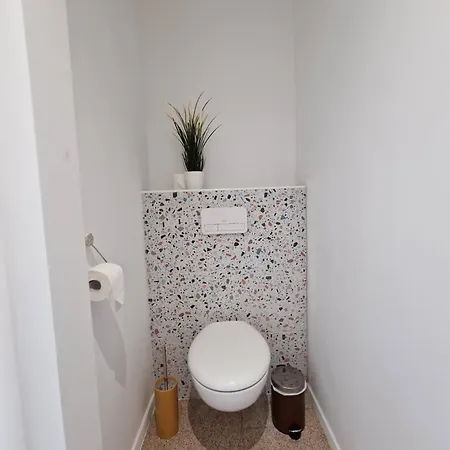 Maison Ping ,en Face Des Arenes *