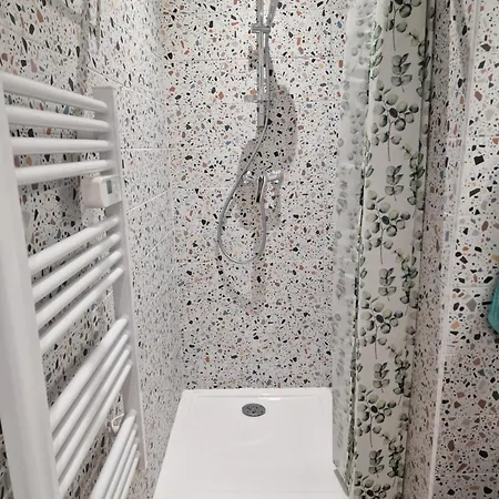 Appartement Maison Ping ,en Face Des Arenes