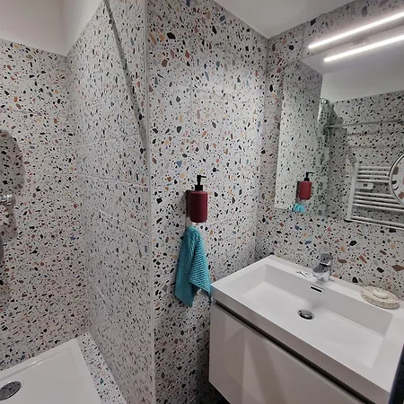 Appartement Maison Ping ,en Face Des Arenes Béziers