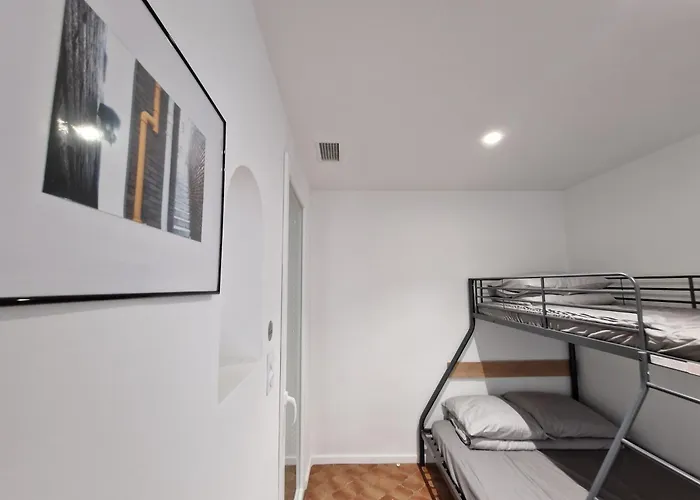 Maison Ping ,en Face Des Arenes