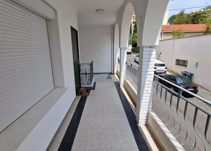 Maison Ping ,en Face Des Arenes Apartamento *